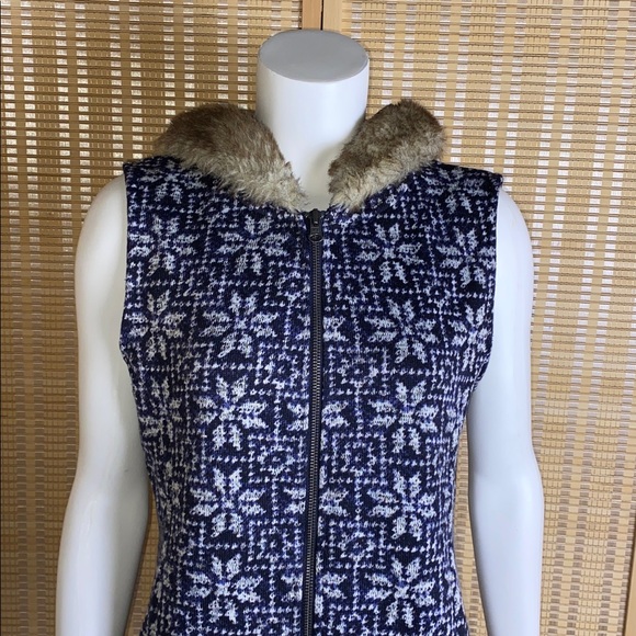 Talbots Hooded Fleece Vest Blue Snowflakes Size Medium - Picture 2 of 6